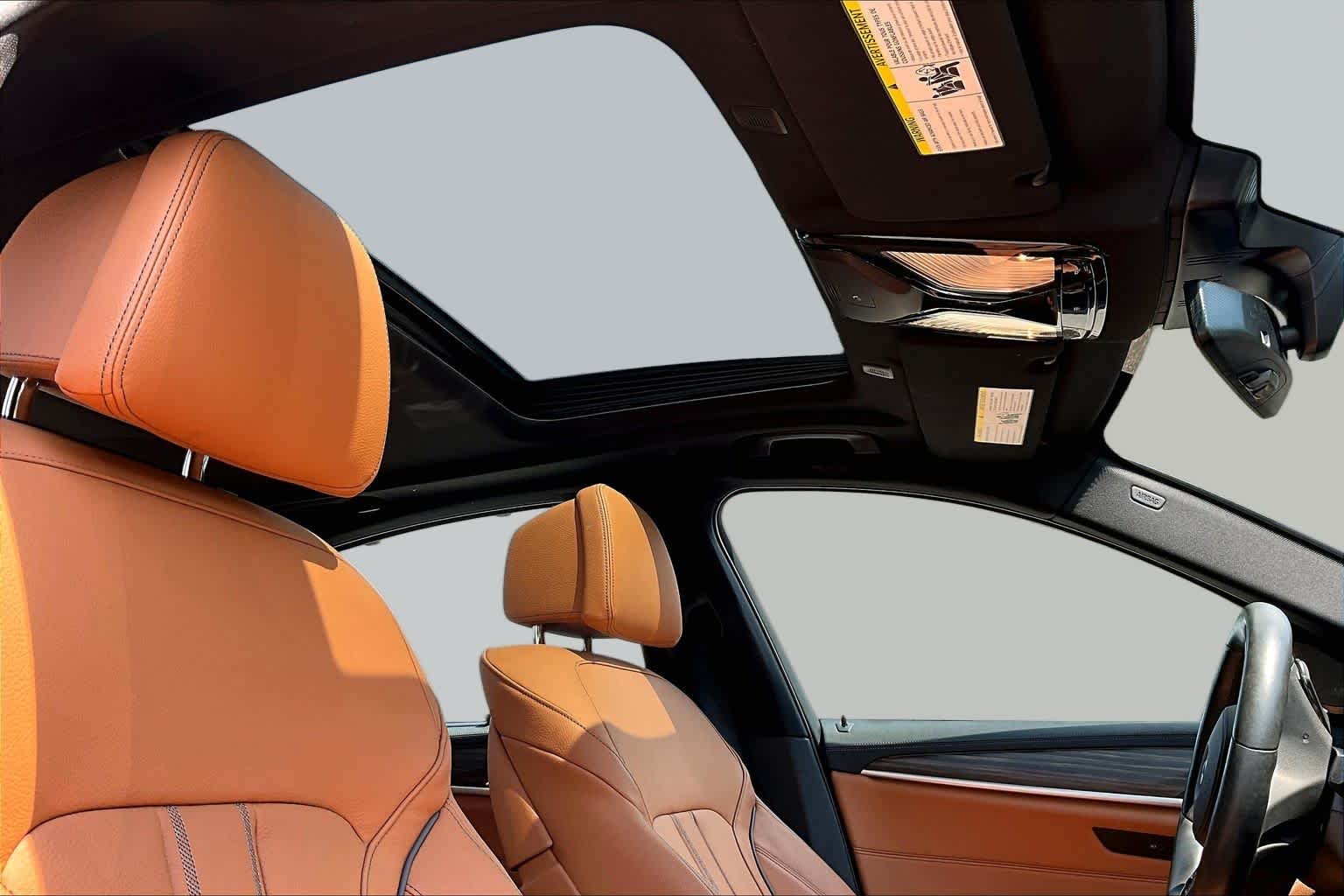 2023 BMW 5 Series M550i - Photo 13