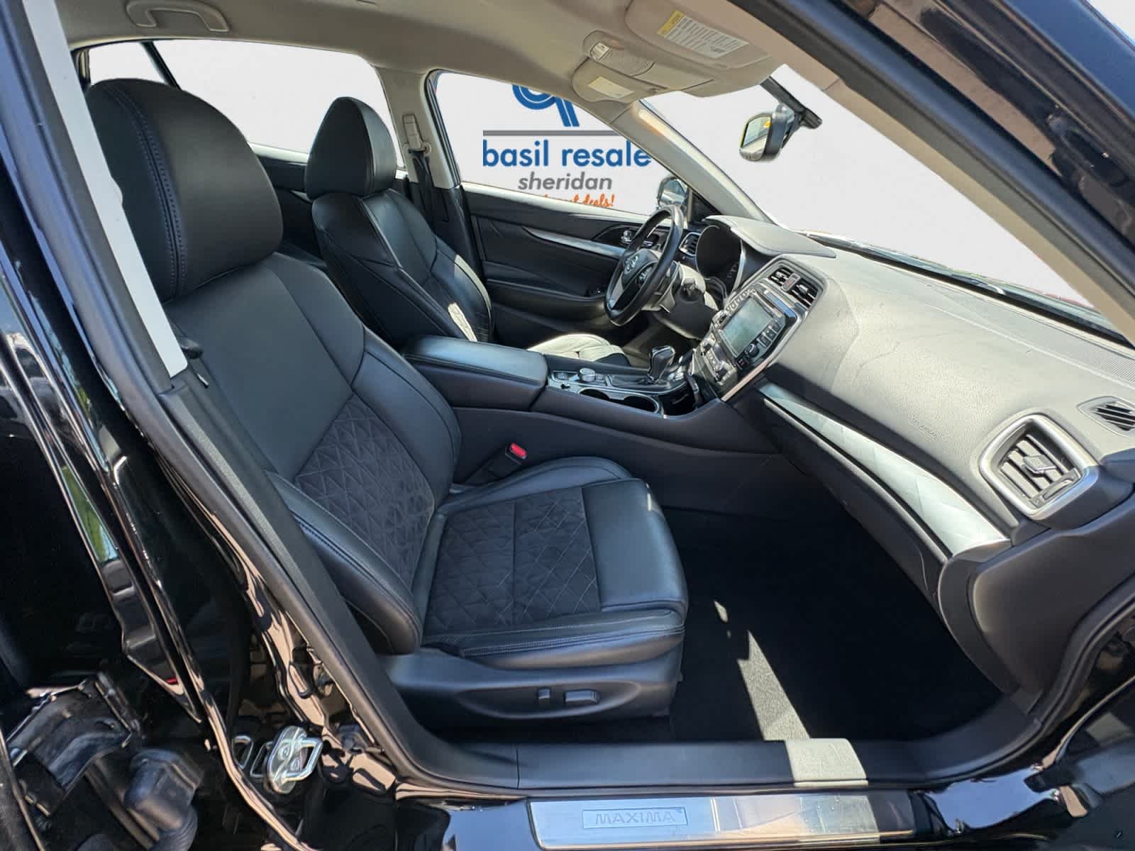 Used 2017 Super Black Nissan SR image 21