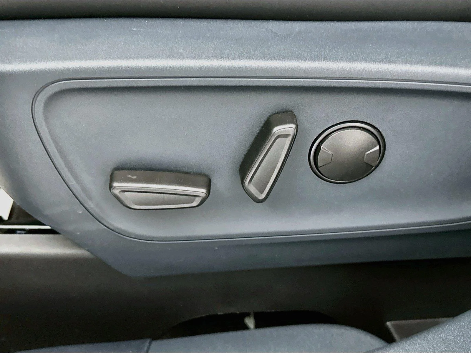 Used 2025 Shadow Black Ford Lobo image 19