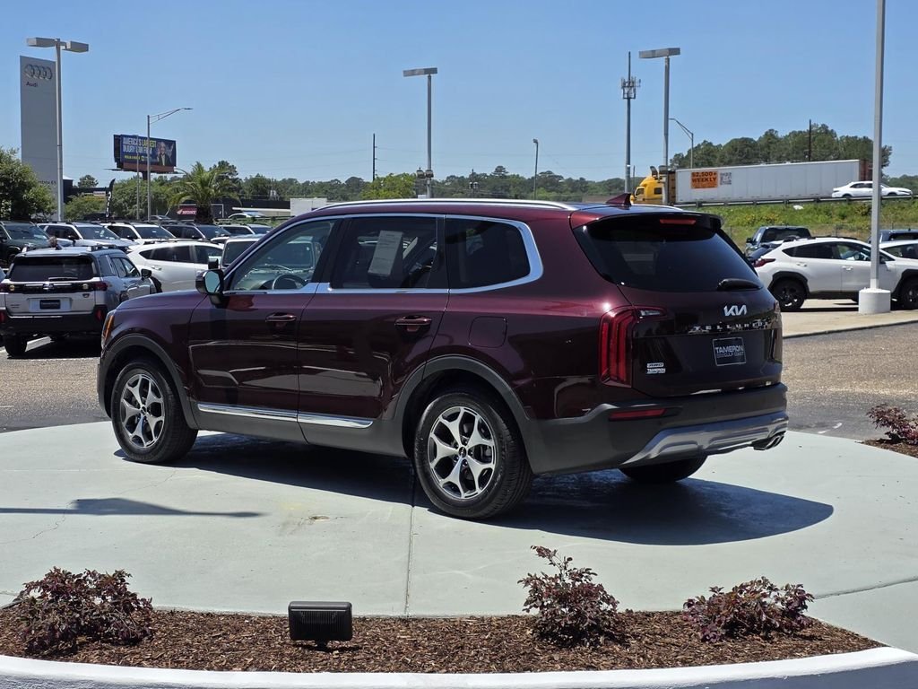Used 2022 Purple Kia EX image 4