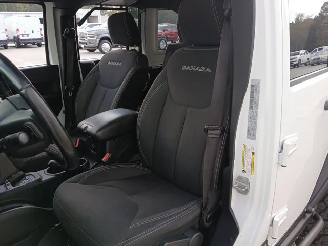 Used 2018 White Jeep Unlimited Sahara image 35