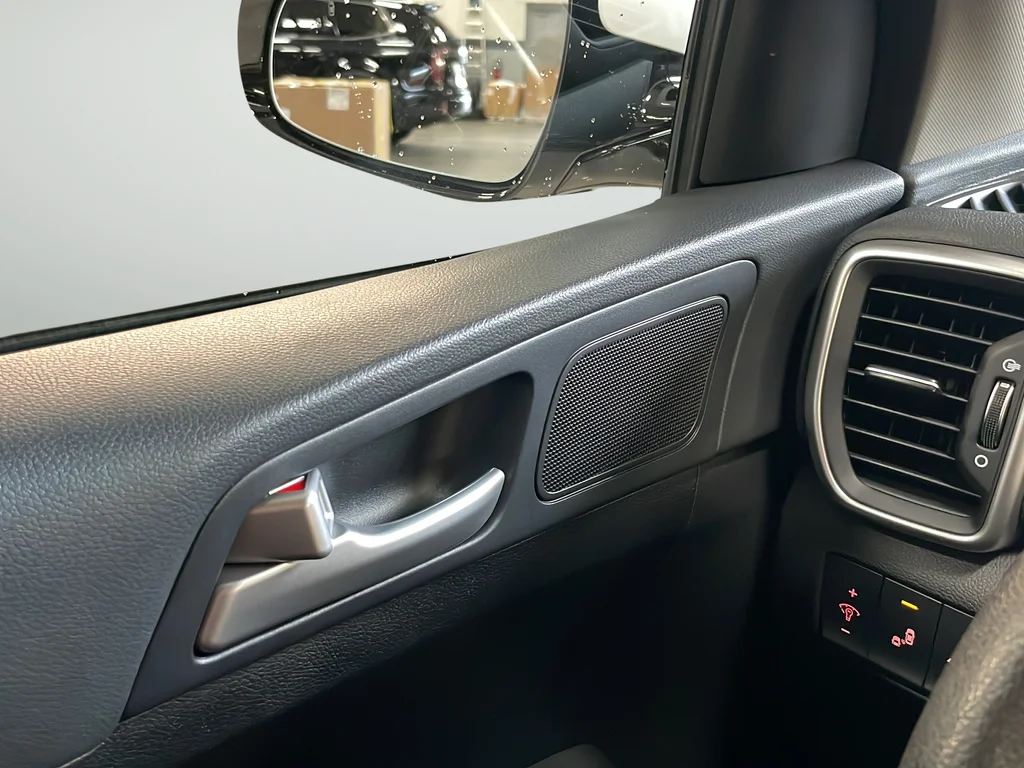 Used 2022 White Kia LX image 32