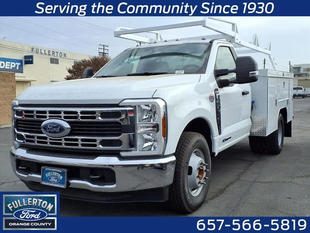 New 2024 Oxford White Ford XLT image 1