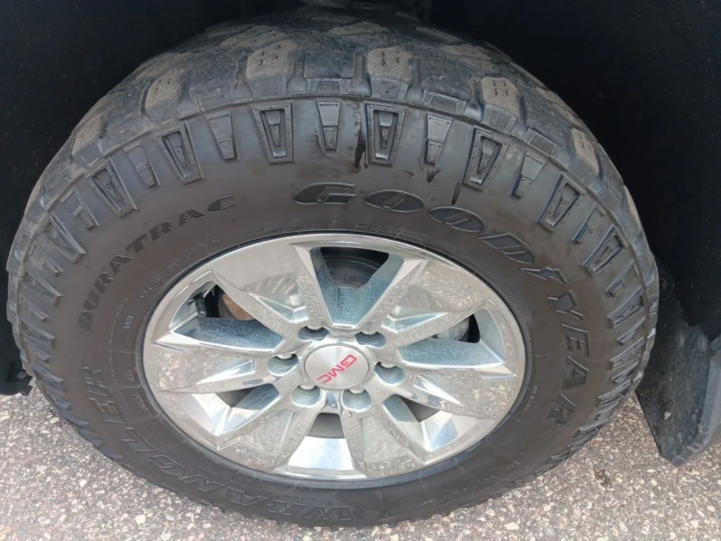 Used 2021 Summit White GMC SLE image 12