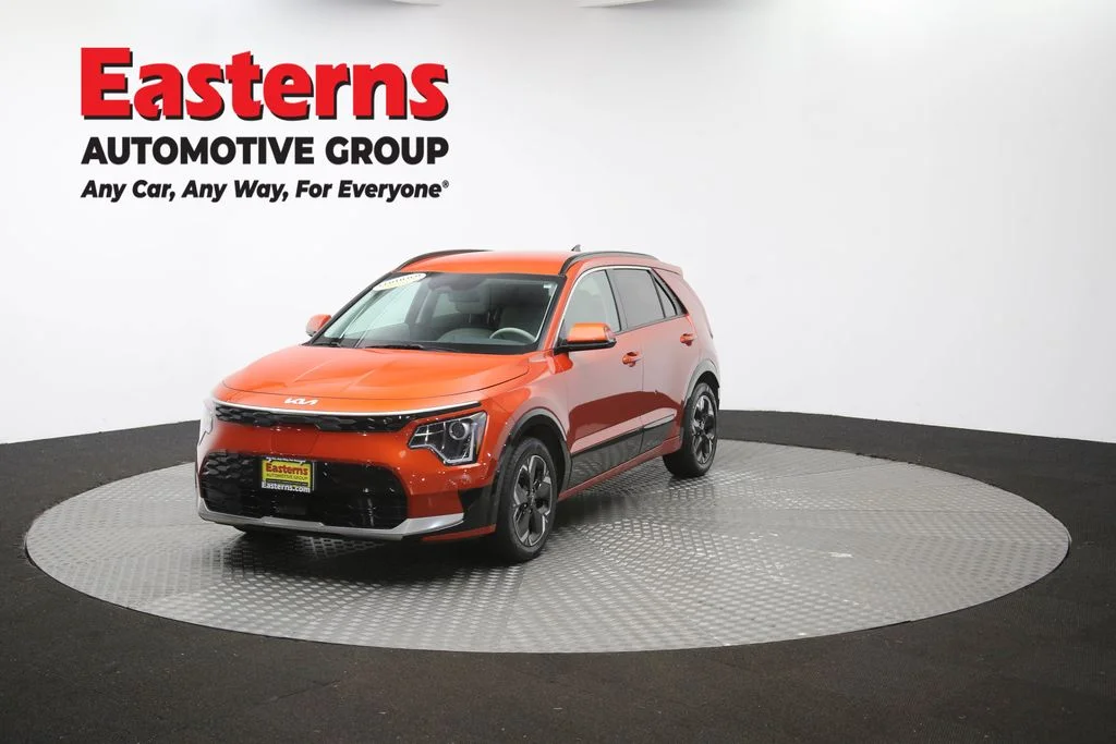Used 2023 Red Kia Wind image 53
