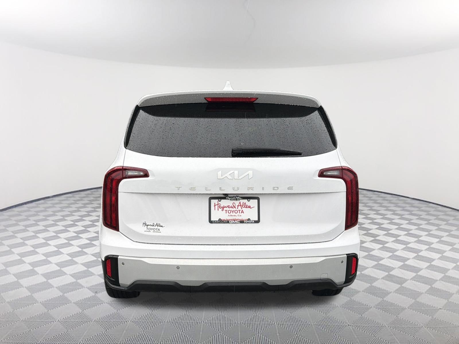 Used 2024 Glacial White Pearl Kia LX image 16