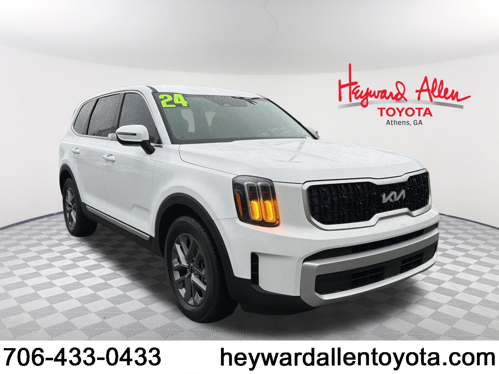 Used 2024 Glacial White Pearl Kia LX image 1