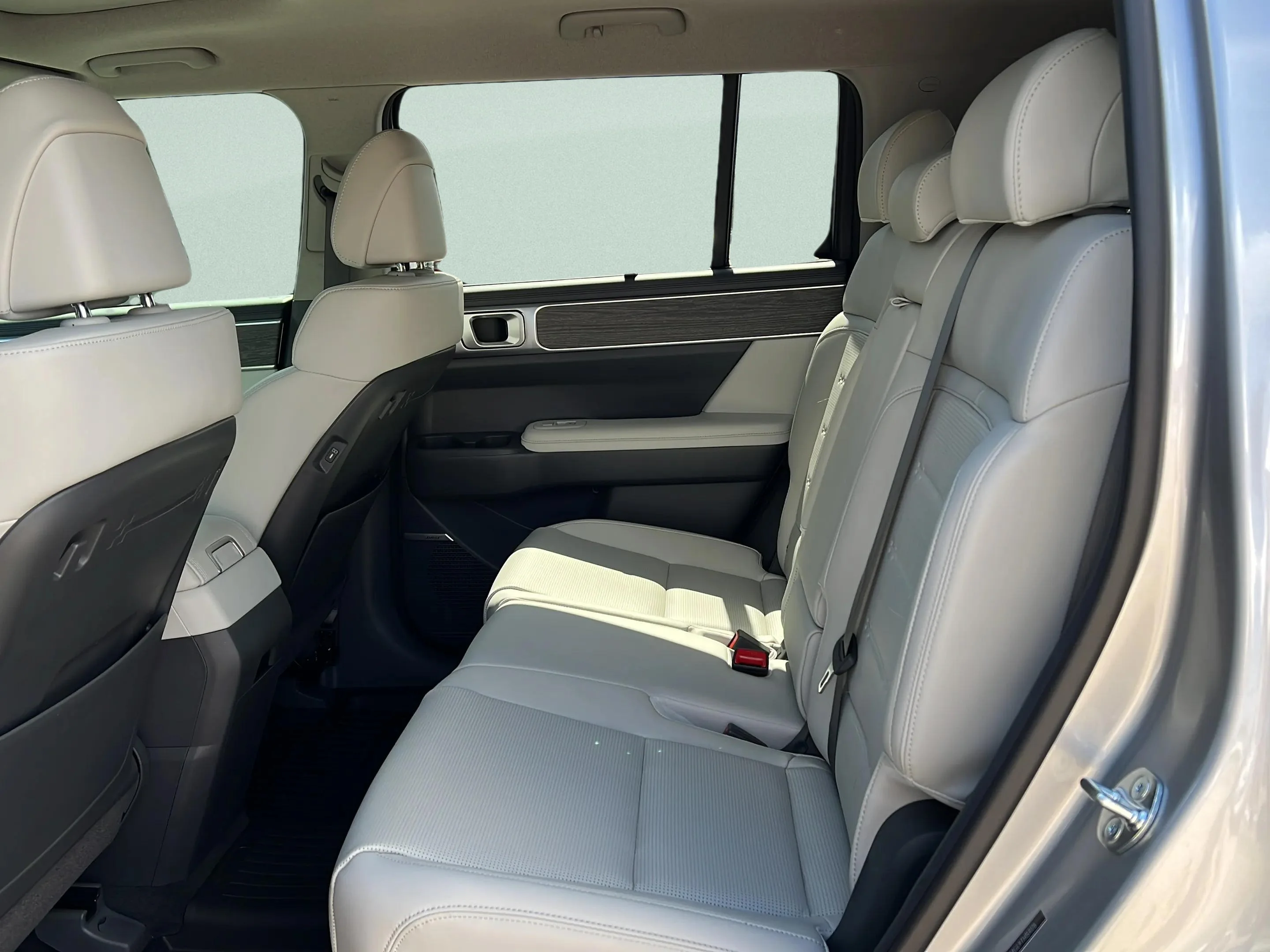 Used 2026 Shimmering Silver Hyundai Limited 7P image 36
