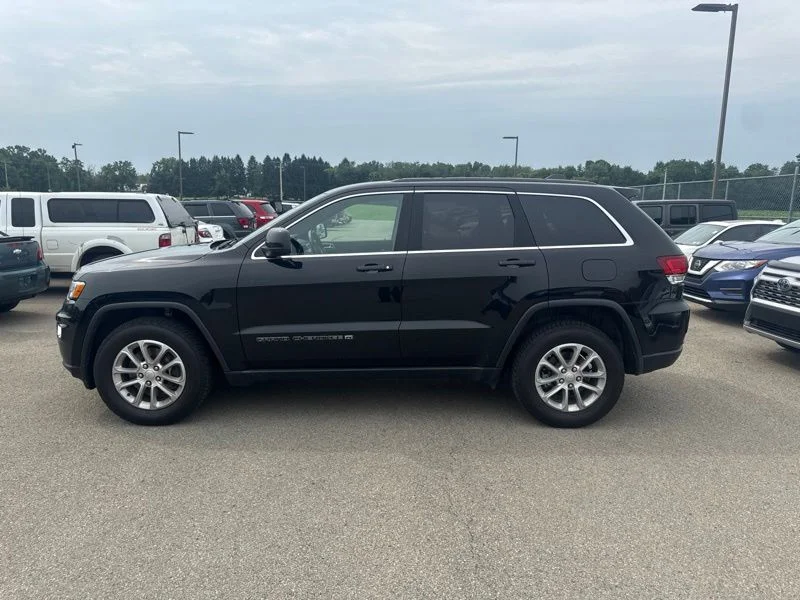 Used 2022 Black Jeep Laredo E image 18