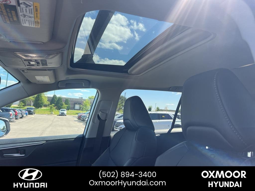Used 2025 Wind Chill Pearl Toyota Hybrid XLE Premium image 13