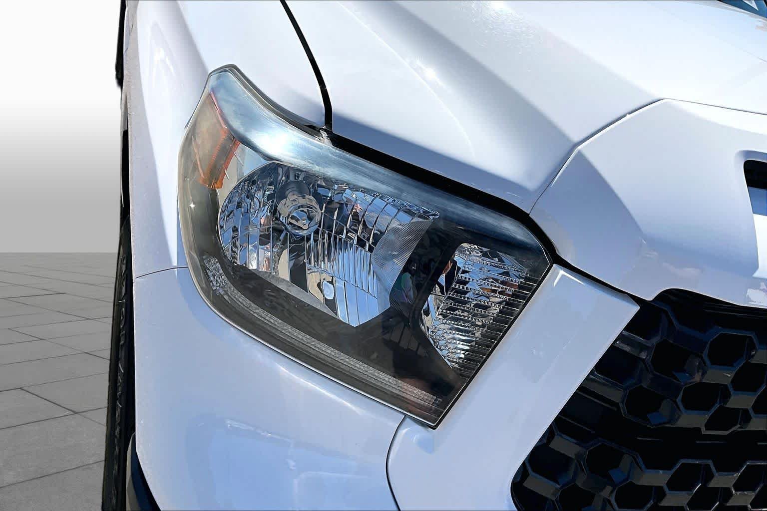 Used 2018 Super White Toyota SR image 27