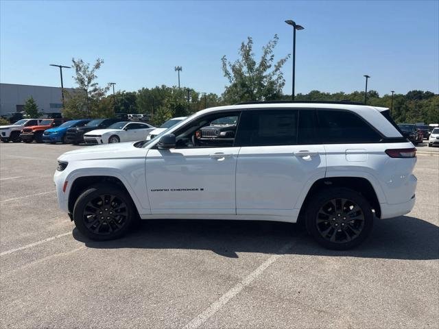 New 2026 Bright White Clear-Coat Exterior Paint Jeep Limited Reserve image 6