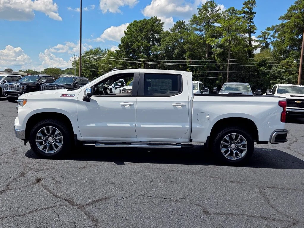 New 2026 Summit White Chevrolet LT image 28