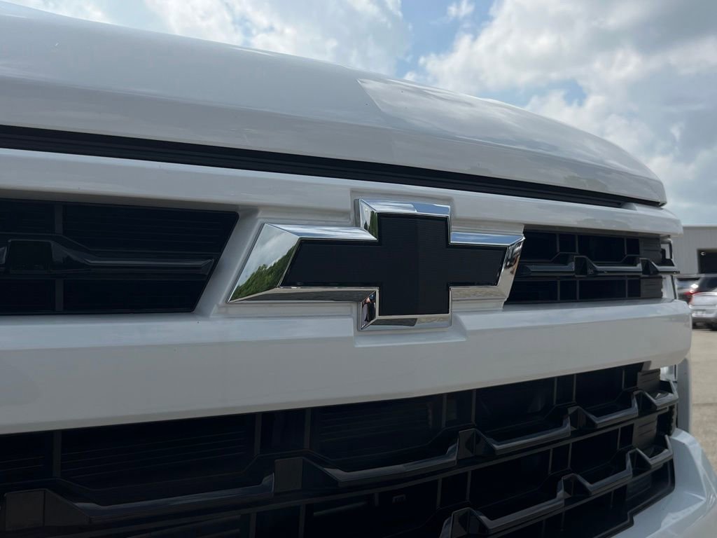 New 2026 Summit White Chevrolet RST image 9