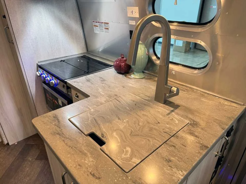 New 2027 SILVER AIRSTREAM  image 27