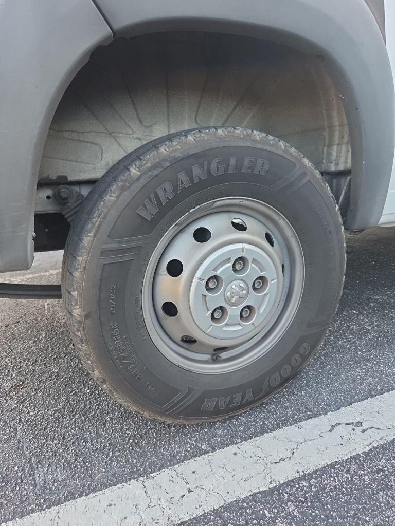 Used 2018 White Ram Base image 8