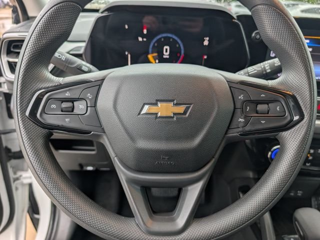 Used 2025 White Chevrolet LT image 12