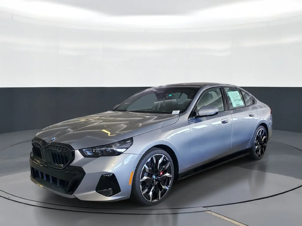 Used 2027 Oxide Grey Metallic BMW 530i image 1