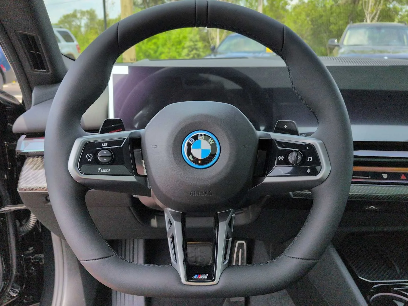 Used 2027 Black Sapphire Metallic BMW 550e xDrive image 25