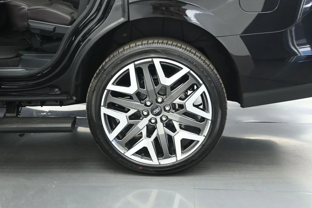 New 2026 Agate Black Metallic Ford Platinum image 19