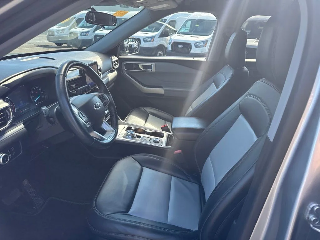 Used 2023 Silver Ford XLT image 13