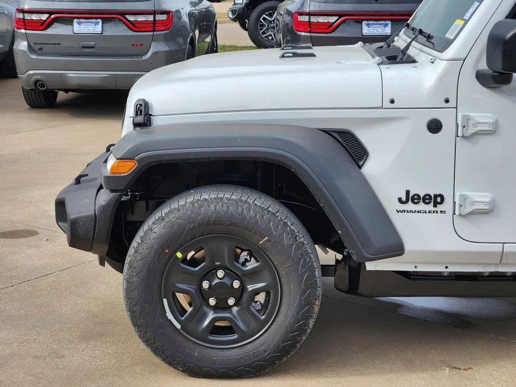 New 2026 Bright White Clear-Coat Exterior Paint Jeep Sport image 6