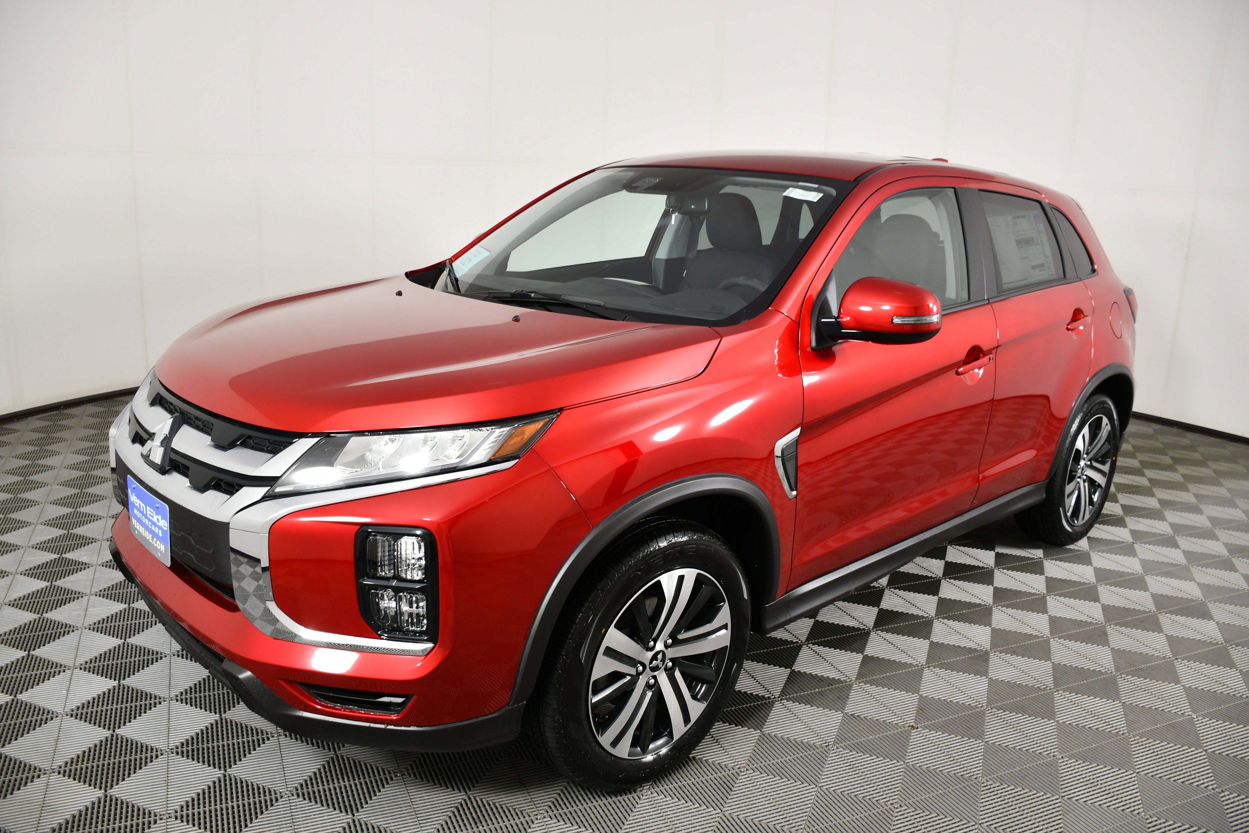 New 2026 Red Diamond Mitsubishi SE image 10