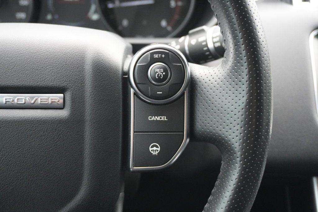 Used 2017 White Land Rover SE image 13