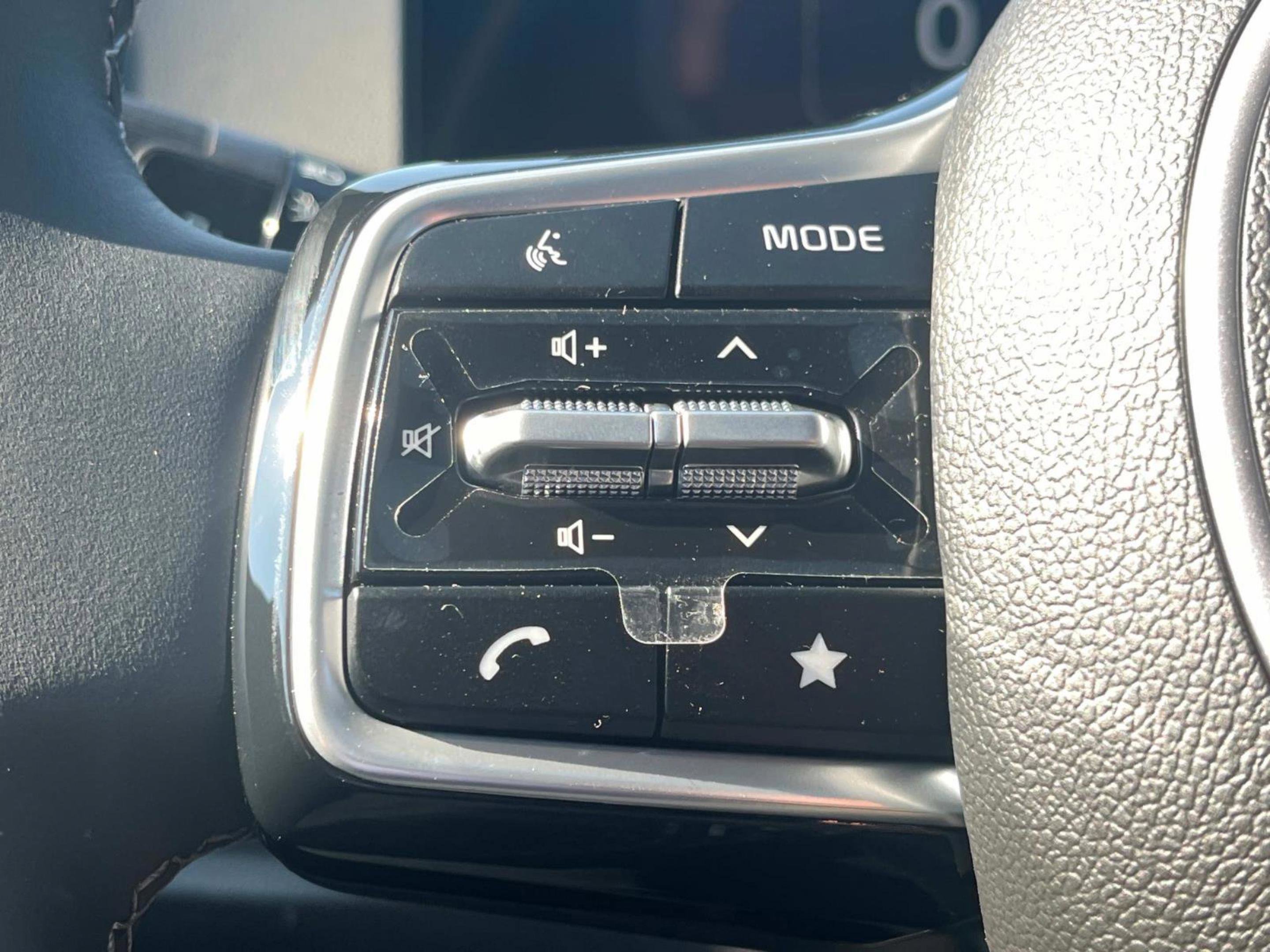 New 2025 Wolf Gray Kia X-Line SX AWD image 30