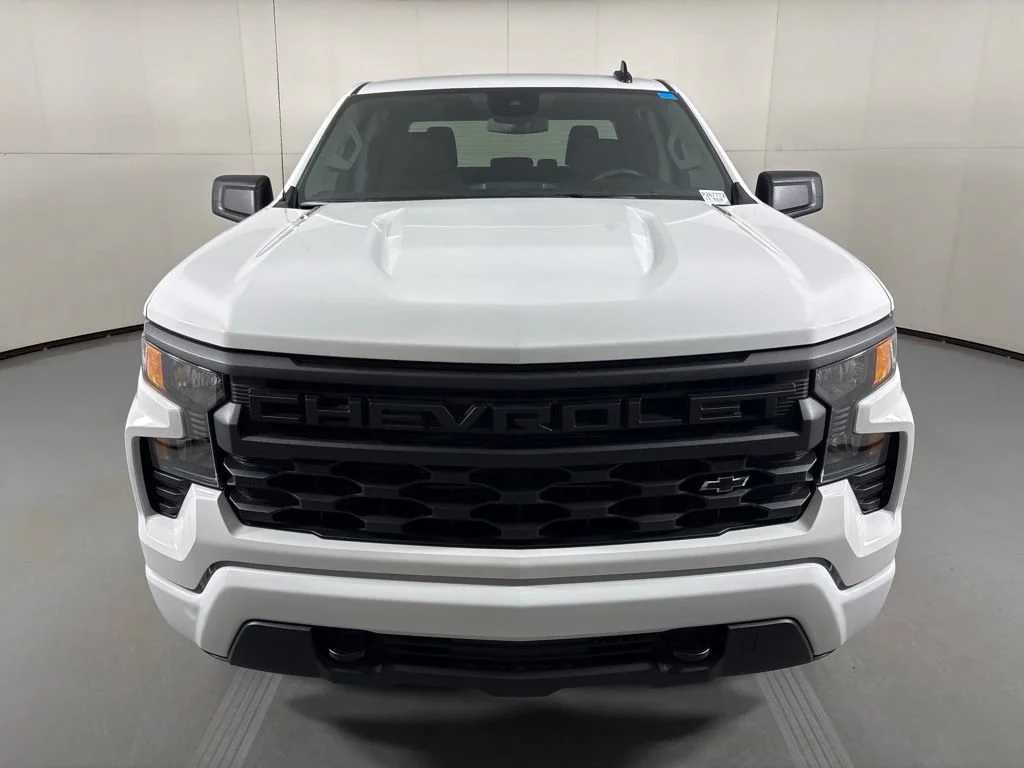 New 2026 Summit White Chevrolet Custom image 4