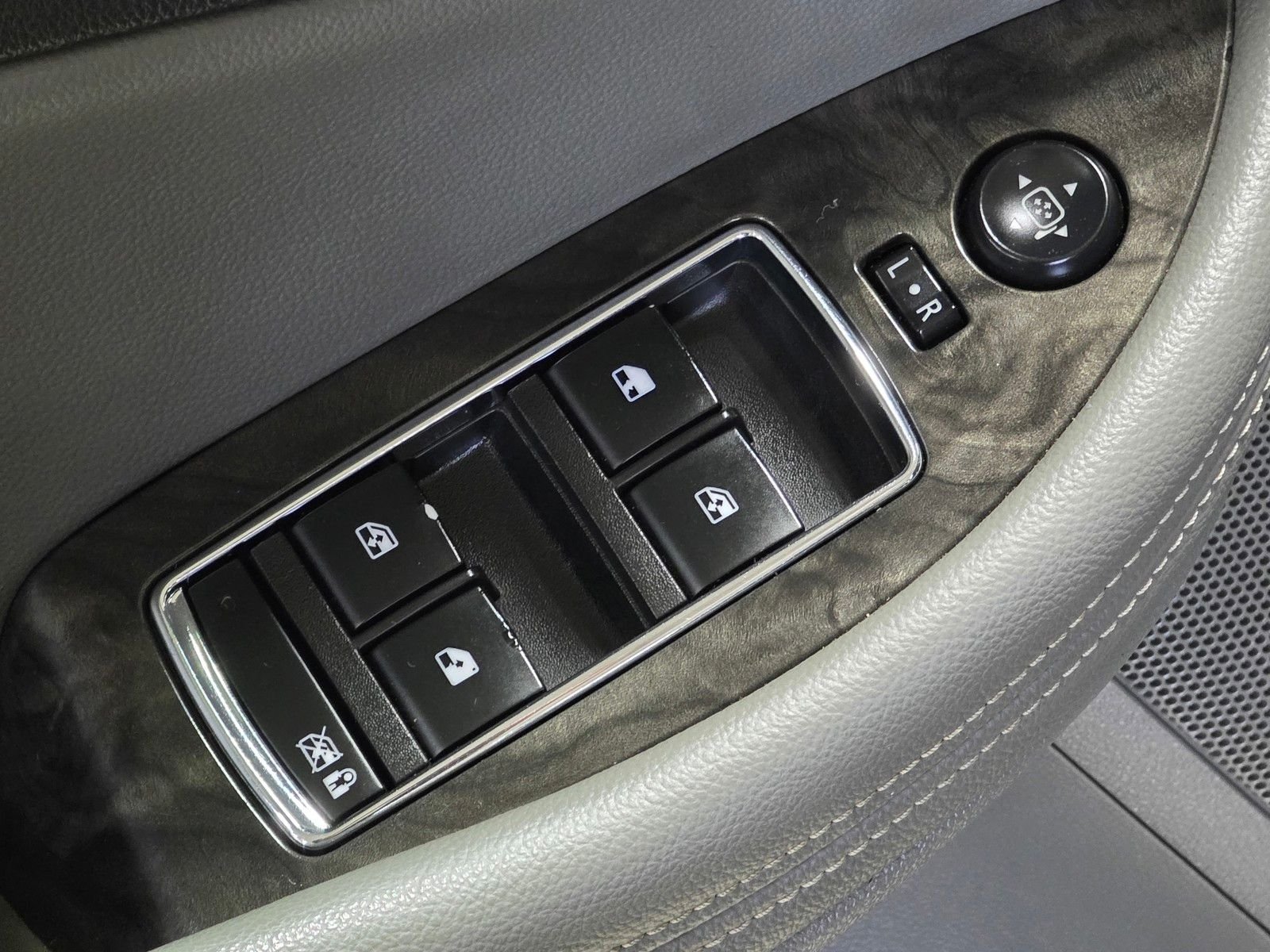 Used 2015 Black Chevrolet LTZ image 21
