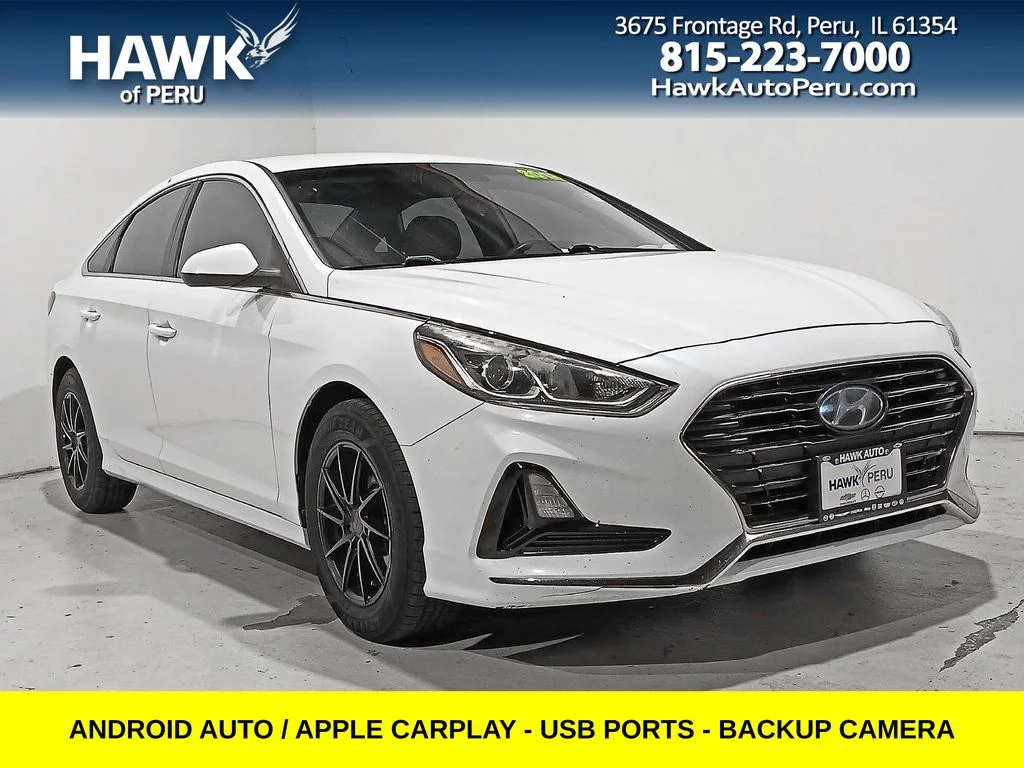 Used 2018 White Hyundai SE image 1