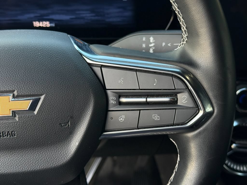 Used 2024 Summit White Chevrolet LT image 19