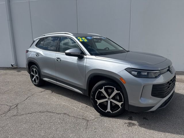 Used 2025 Volkswagen Tiguan SE with VIN 3VVMR7RM1SM033760 for sale in Kansas City