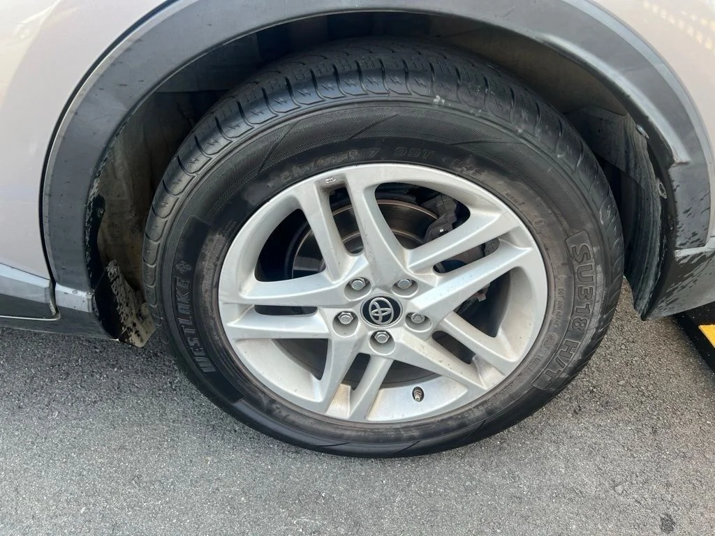 Used 2020 Gray Toyota LE image 9