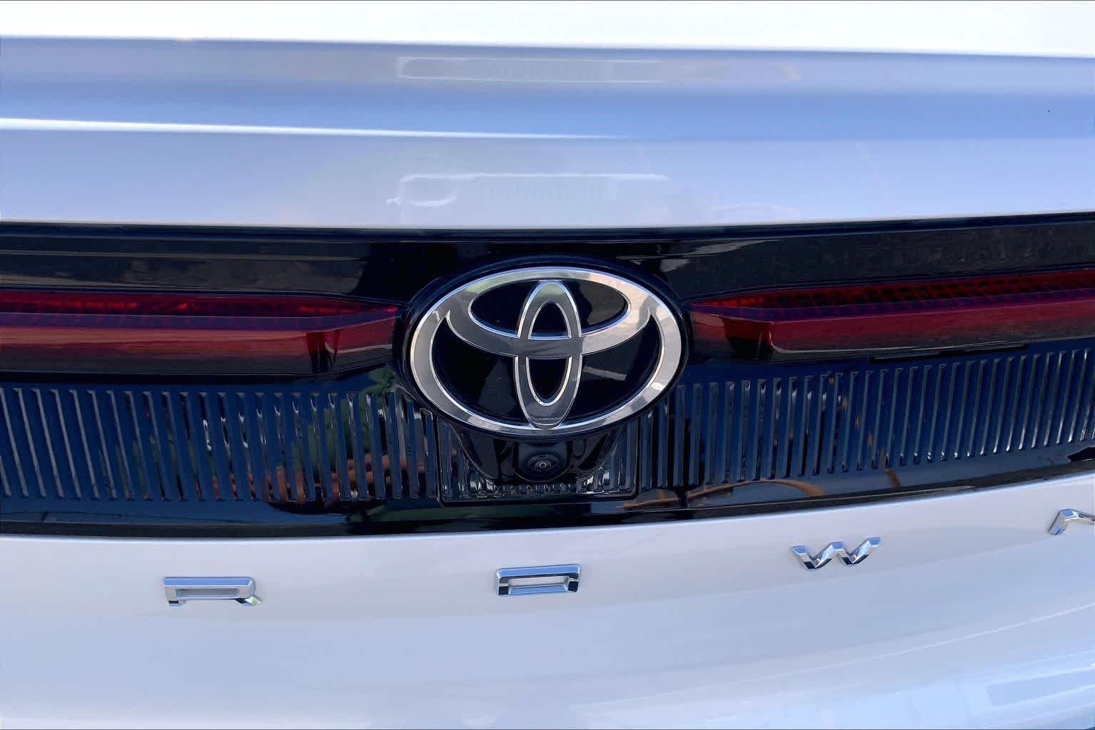 2026 Toyota Crown XLE - Photo 32