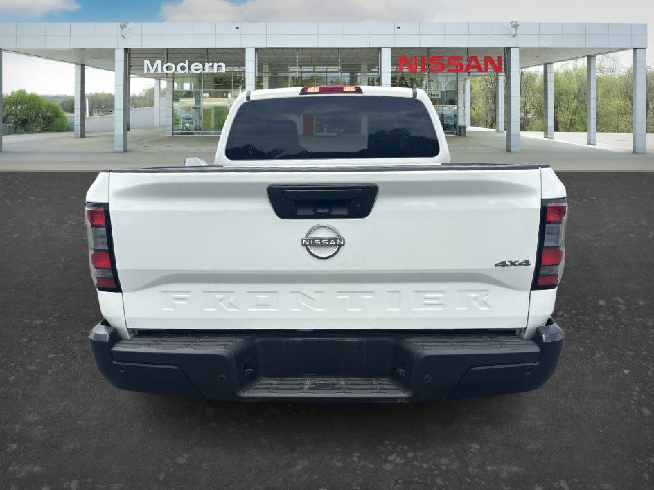 Certified Used 2025 Glacier White Nissan S image 3