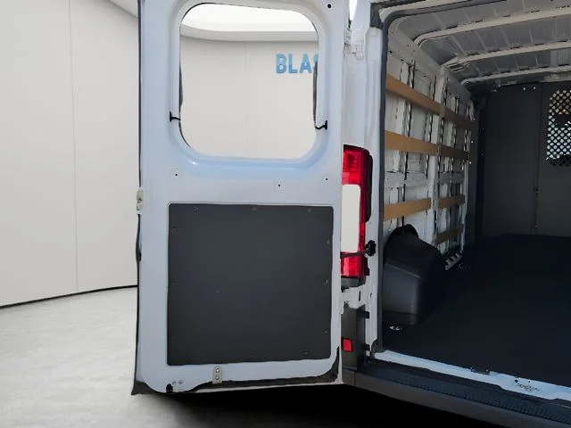 Used 2025 White Ram Base image 31