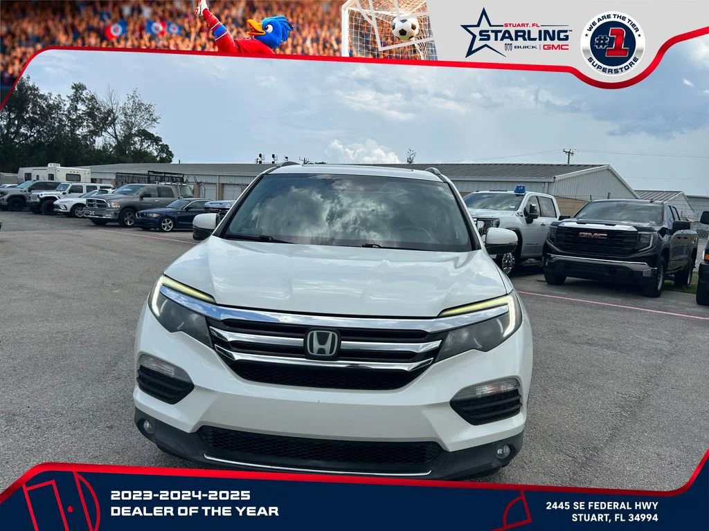 Used 2017  Honda Touring image 3