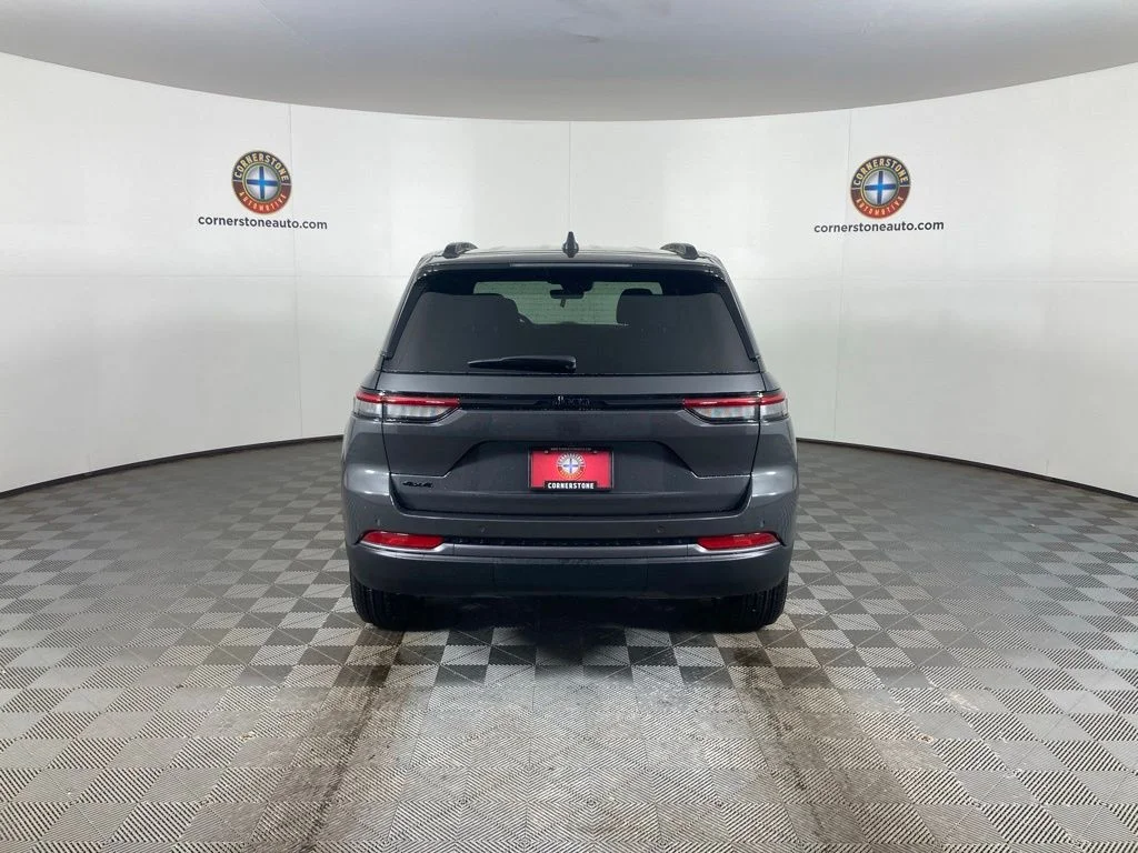 New 2026 Baltic Gray Metallic Clear-Coat Exterior Paint Jeep Altitude image 19
