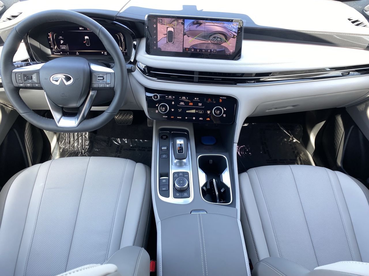 New 2027 2T RAD WHT INFINITI SPORT image 17