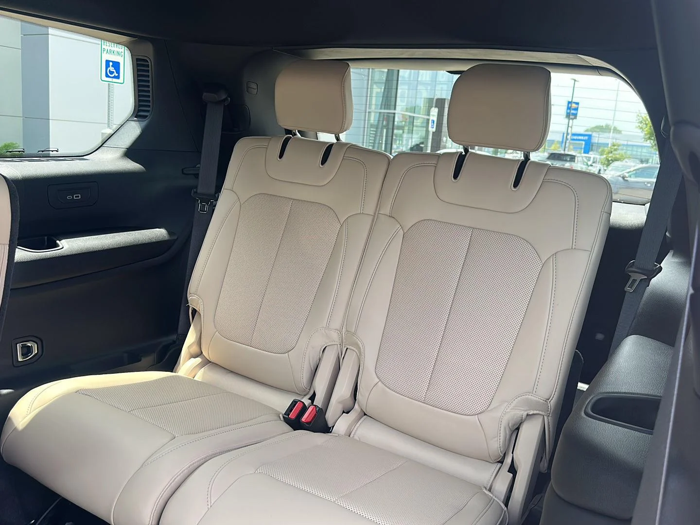 New 2026 Diamond Black Crystal Pearlcoat Jeep Limited image 39