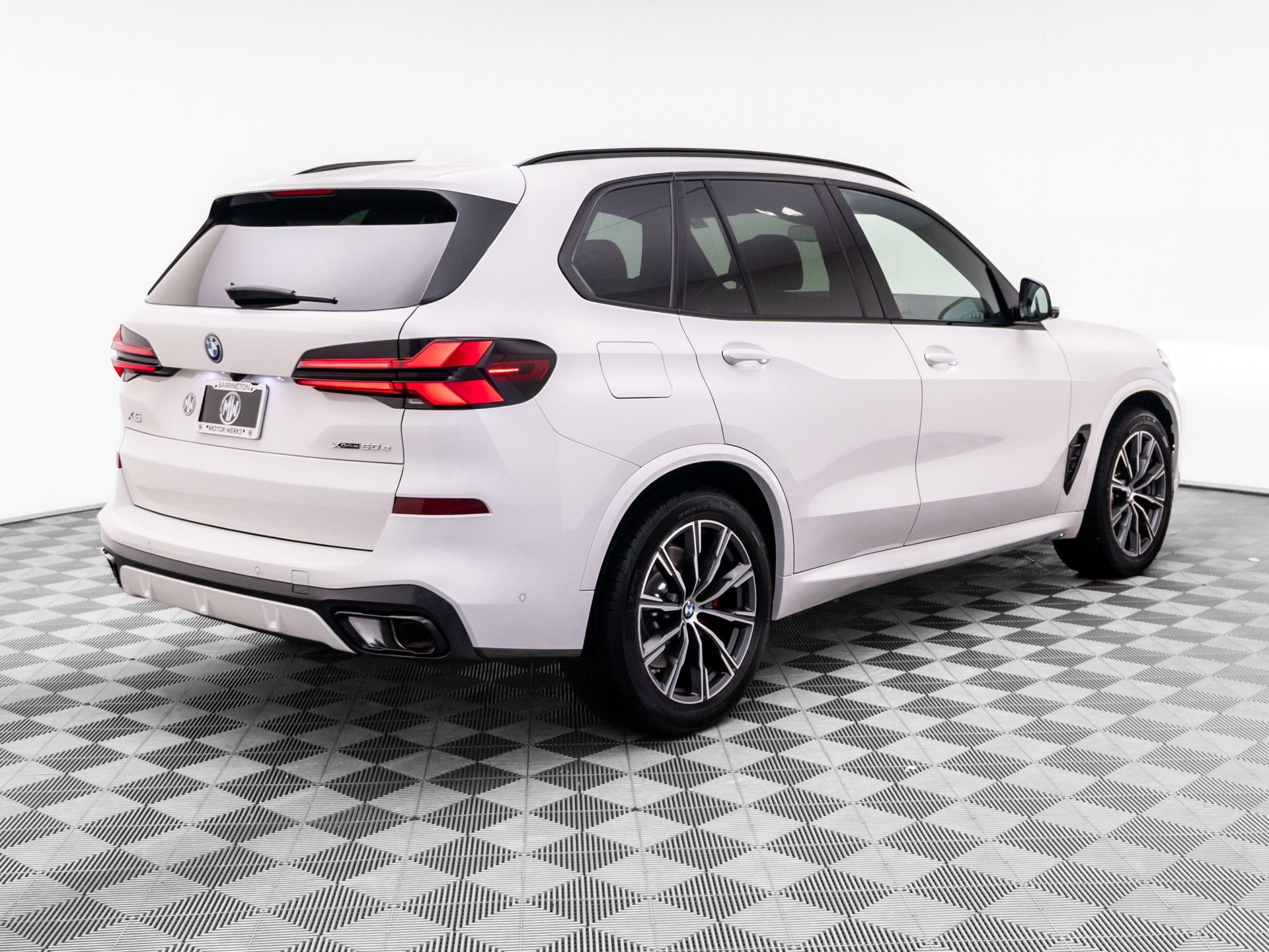 Certified Used 2026 Alpine White BMW xDrive50e image 5