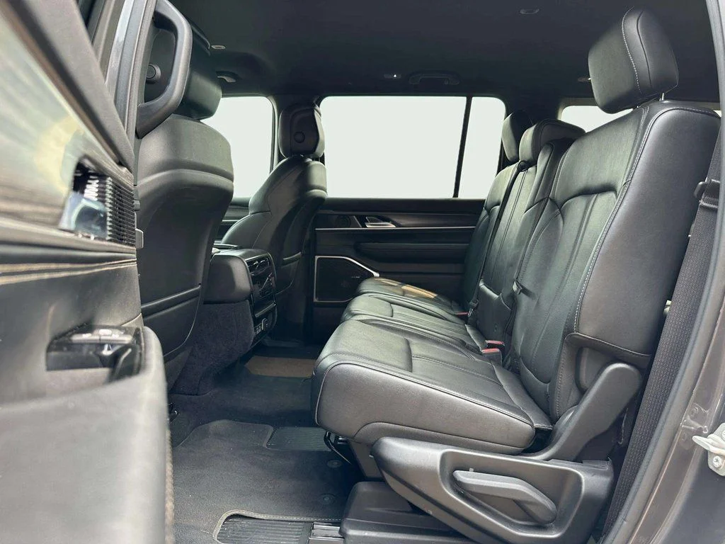 2023 Jeep Wagoneer L Series III - Photo 39