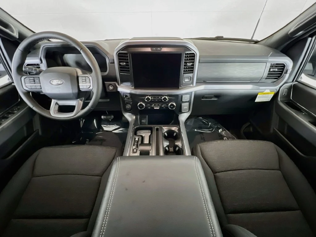 New 2026 Oxford White Ford XLT image 7