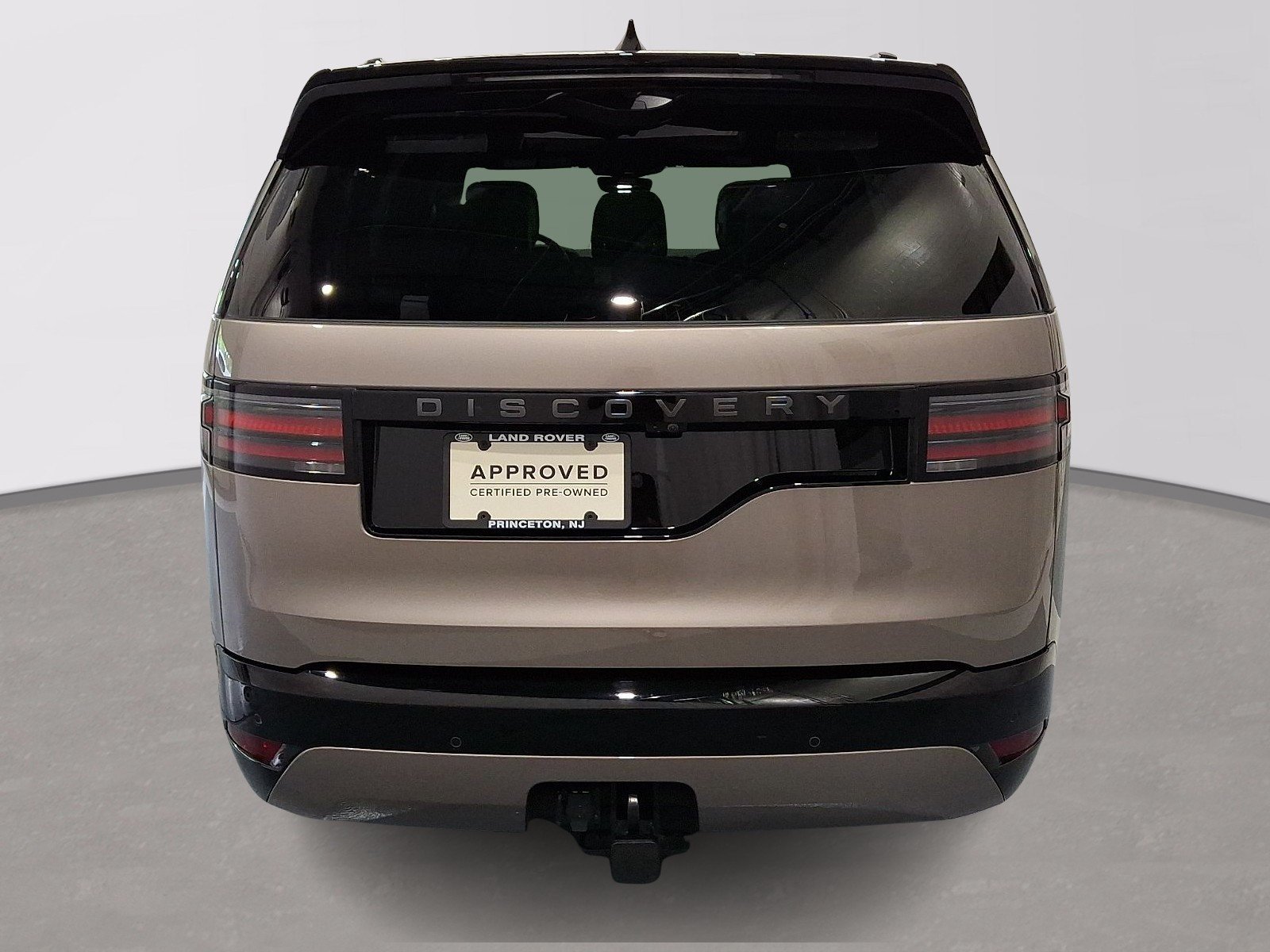 Certified Used 2025 Lantau Bronze Metallic Land Rover Dynamic SE image 3