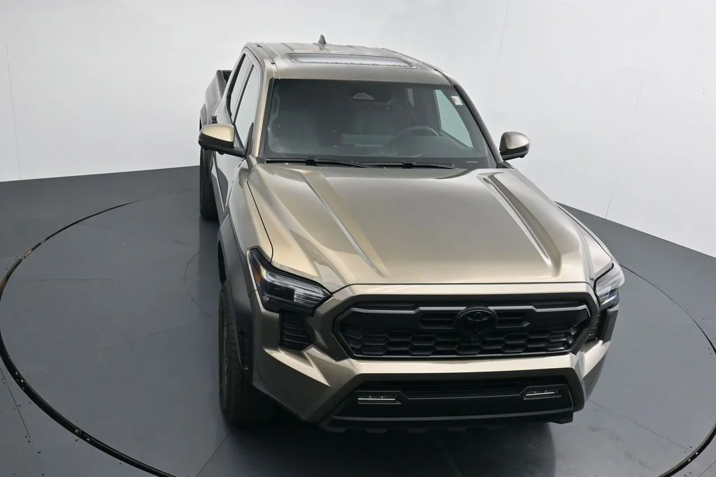 Used 2026  Toyota SR5 image 9