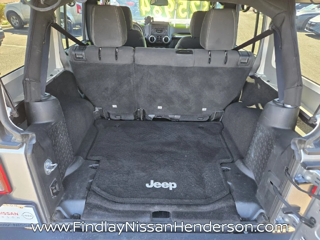Used 2017 Silver Jeep Unlimited Rubicon image 13