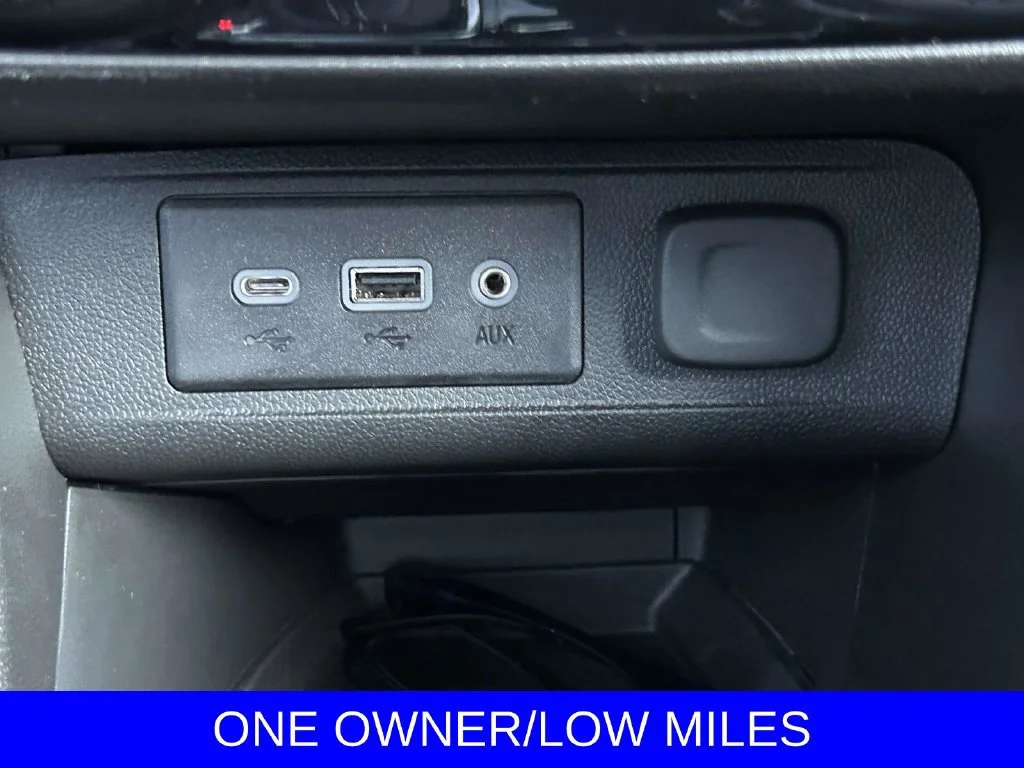 Used 2023 SUMMIT WHITE Buick Preferred image 20