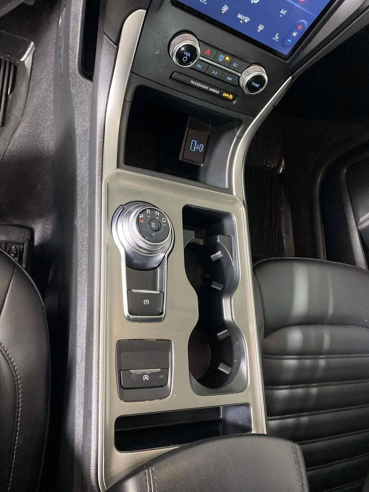 Used 2024 Agate Black Ford SEL image 22